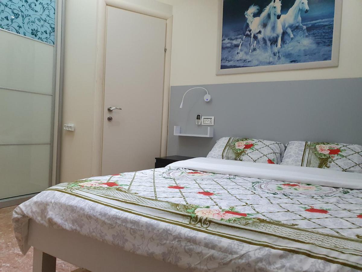 Ezore Yam Apartmens - Elmali'Akh St. 4 Bat Yam Esterno foto